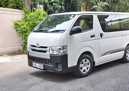 Toyota-Regius-New-Petrol-Grade-I