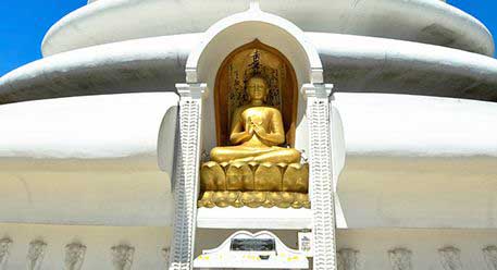 A golden Buddha statue in Unawatuna