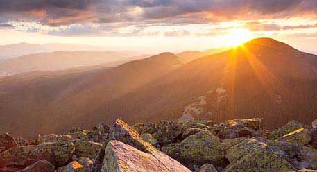 A view of the sunrise through the mountains 